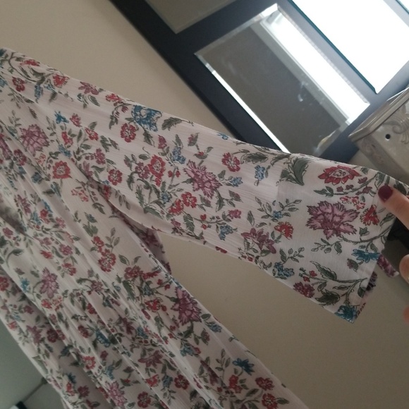 2 for $20 Motherhood maternity floral flowy Top - Picture 2 of 4